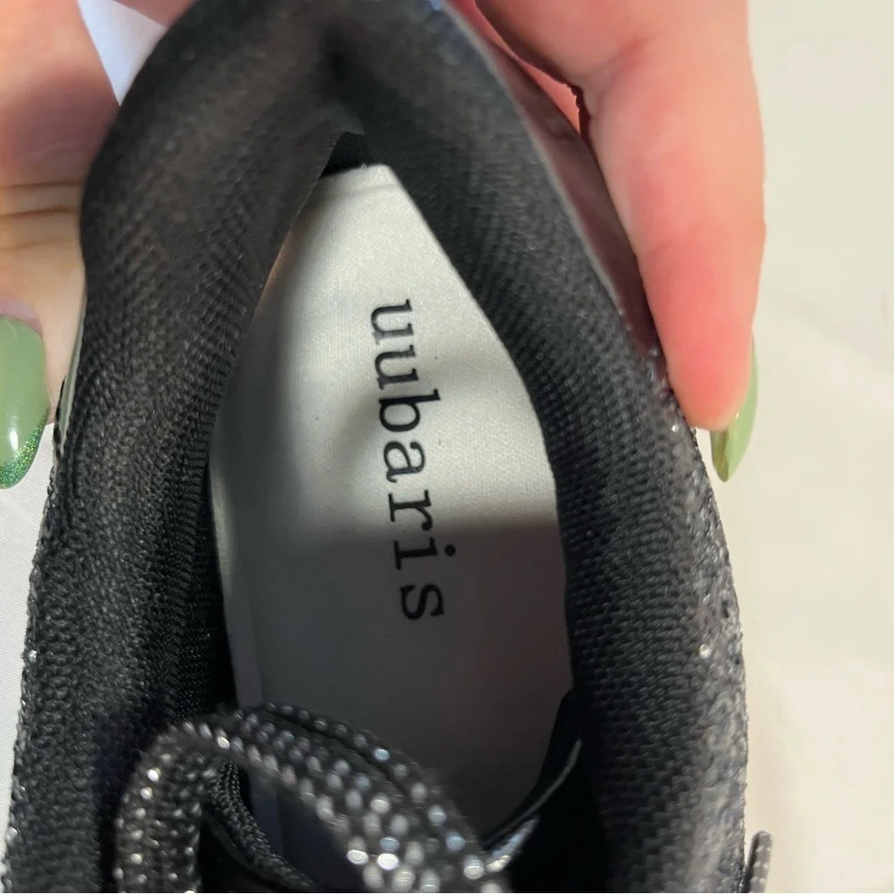 NWOT uubaris Glitter & Patent Sneaker